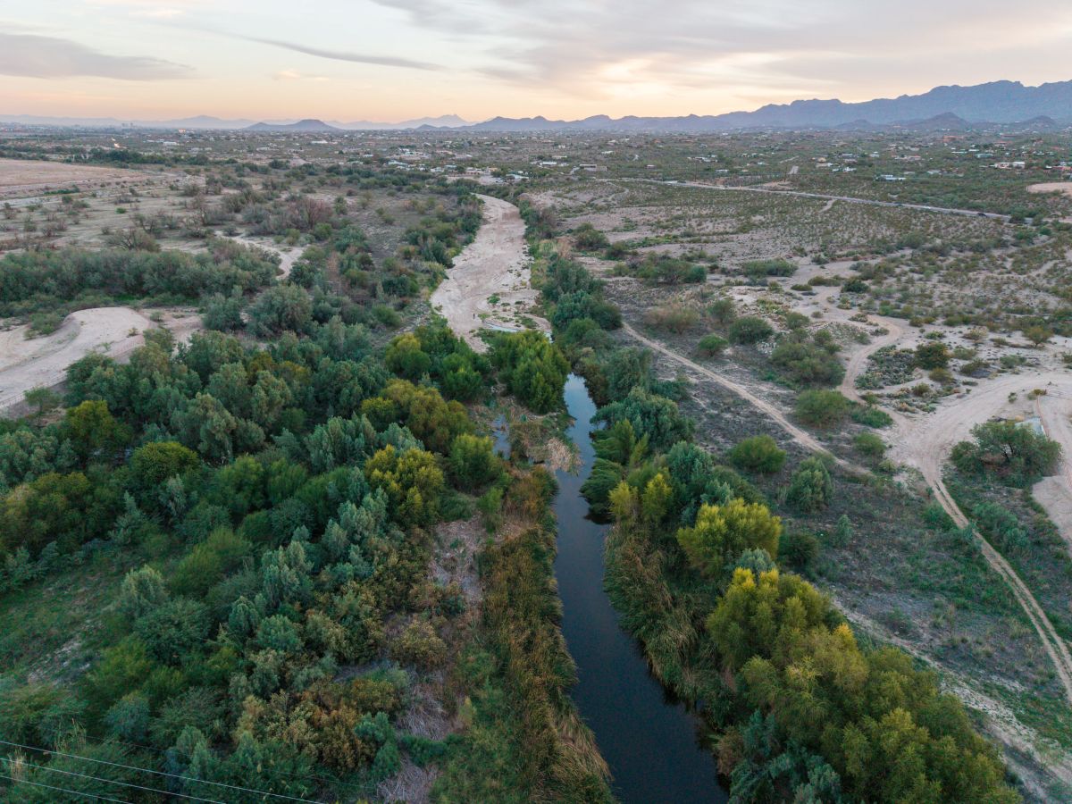 Effluent flows feeding the Santa Cruz River and creating flow